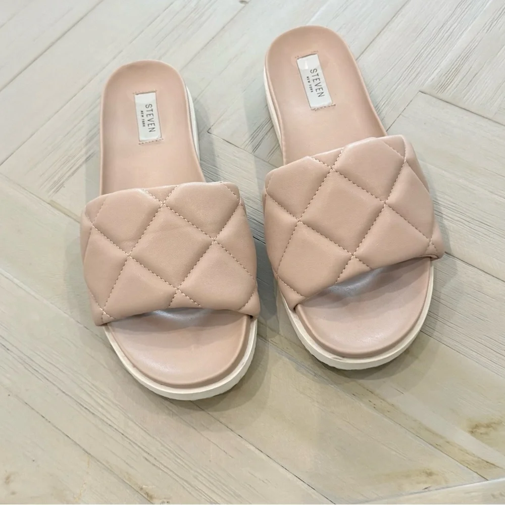 Steve Madden Nude Flip flop Sandal. Size 10